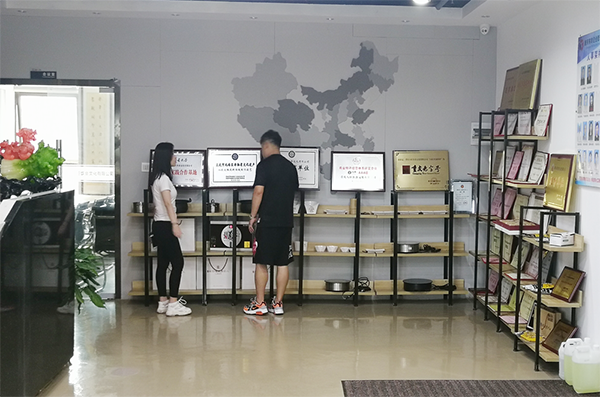热烈欢迎昆明孙先生前来八旺总部考察！