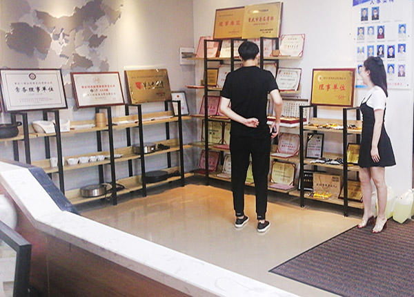 热烈欢迎重庆合川曹先生前来八旺总部考察！