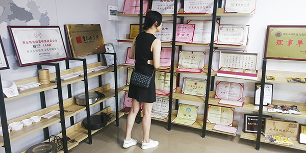 热烈欢迎湖北廖女士前来八旺总部考察！